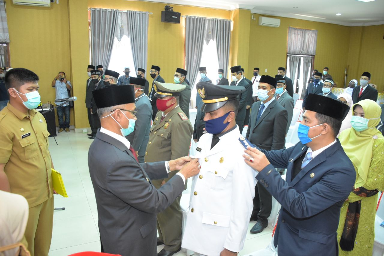 Prosesi pelantikan pejabat struktural di lingkungan Pemkab Bireuen, Selasa (9/6).