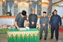 Pj Walikota Sabang, Reza Fahlevi menandatangani berita acara Rancangan Qanun Kota Sabang Tentang Perubahan APBK Sabang Tahun Anggaran 2023