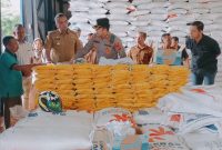 Pj Walikota Sabang, Reza Fahlevi meninjau gudang beras untuk memastikan ketersediaan bahan makanan pokok itu