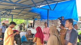Pasar murah yang digelar Pemko Sabang di Gampong Cot Ba'u Kecamatan Sukajaya Sabang