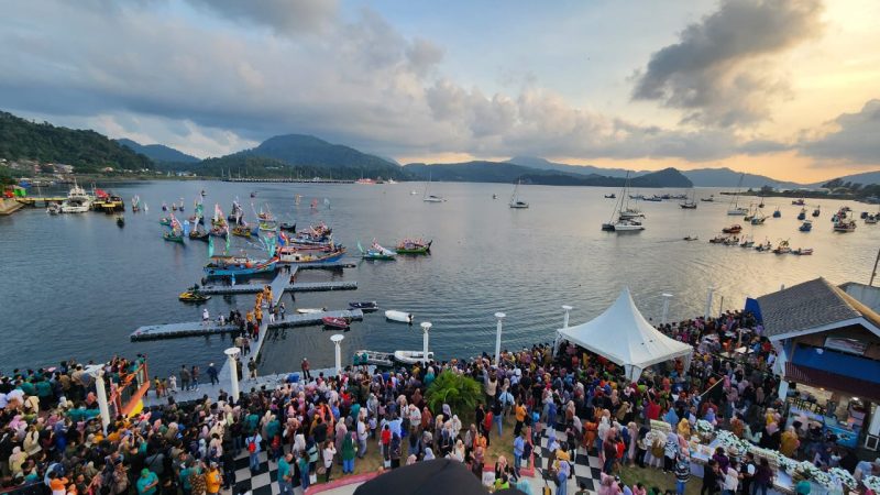 Parade Perahu Nelayan Semarakkan SMF 2024