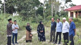 Tim Pansus DPRK Sabang bersama Kadis Syariat Islam dan Pendidikan Dayah Kota Sabang saat berada di Pesantren Al Mujaddid Sabang