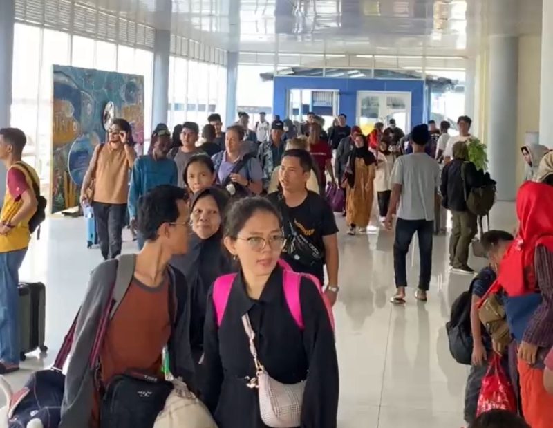 Terminal kedatangan penumpang tranportasi kapal laut Pelabuhan Balohan (14/4)