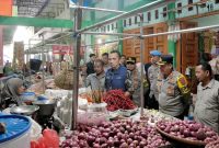 Pj Walikota dan Kapolres Sabang meninjau pasar tradisional, Kamis (7/3)