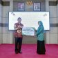 Penyerahan bantuan secara simbolis dari Bank Aceh Syari'ah Cabang Sabang kepada Ketua TP-PKK Kota Sabang (4/4)