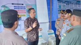 Pj Wali Kota Sabang Reza Fahlevi saat memantau kesiapan mudik di Pelabuhan Balohan Sabang (4/4)