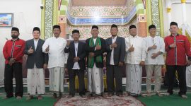 Tiga pasangan kandidat calon Bupati/Wakil Bupati Bireuen, bersama tim uji baca Al Qur'an di Mesjid Agung Sulthan Jeumpa, Rabu (4/9)