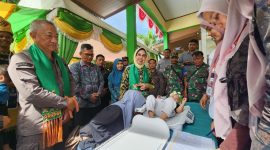 Kepala Kejaksaan Tinggi Aceh, Drs. Joko Purwanto, S.H, dan Ketua Ikatan Adhyaksa Dharmakarini Wilayah Aceh (Iad), Ibu Sriatin Joko Purwanto didamping Asisten II Pemko Sabang Rinaldi Syahputra.