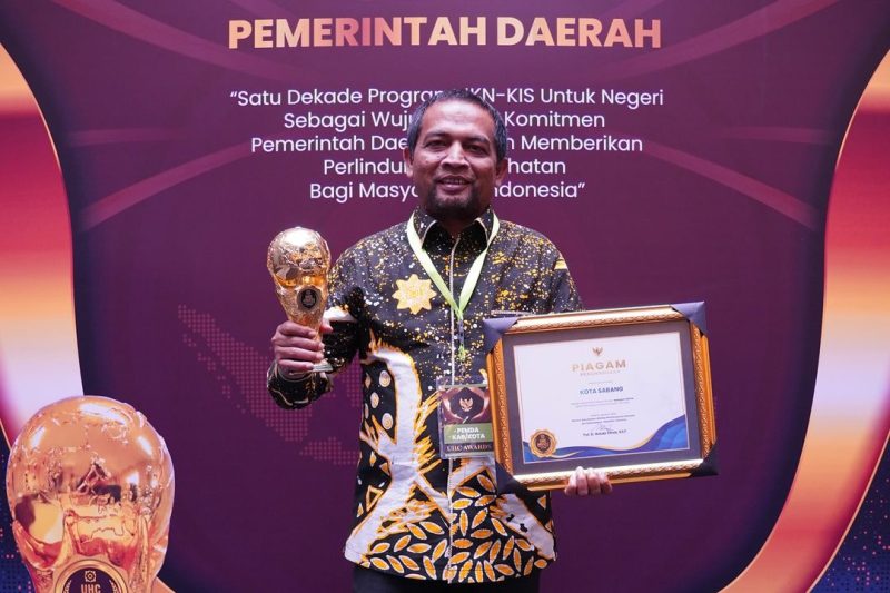 Pj Wali Kota Sabang Andri Nourman usai menerima penghargaan Universal Health Coverage (UHC)