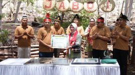 Penyerahan piagam penghargaan dari Kemenparekraf kepada Pemko Sabang