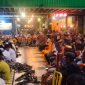 Suasana malam syukuran dan doa bersama di Posko Pemenangan Paslon 03, Kamis (28/11) malam