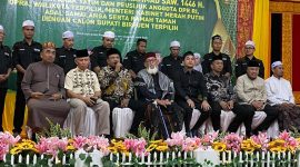 H Mukhlis bersama para politisi dan sejumlah ulama Aceh mengikuti acara maulid akbar yang digelar IKSS, di Museum Purna Bakti Pertiwi Jakarta, Minggu (15/12)
