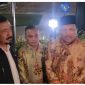 Bupati Bireuen terpilih H Mukhlis ST bersama Ir H Razuardi MT, Ketua DPRK Bireuen, Juniadi SH dan Juru Bicara, Mahyani Muhammad saat memberi keterangan pers di depan Gedung MK, Rabu (5/2) malam.