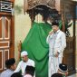 Bupati Bireuen, H Mukhlis ST menyampaikan sambutannya di hadapan jamaah shalat Tarawih di Mesjid Nurul Huda Gampong Blang Guron, Kecamatan Gandapura, Jum'at (7/3) malam