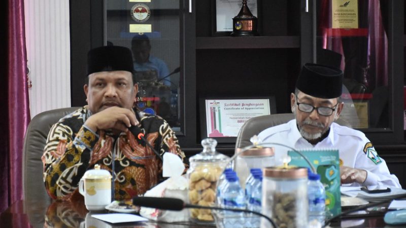 Bupati Bireuen, H Mukhlis ST dan Wakil Bupati Bireuen, Ir H Razuardi MT memimpin rapat koordinasi penyelamatan aset daerah