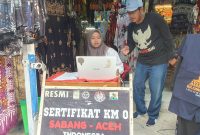 Pembuatan Sertifikat KM0 di pertokoan seputar Tugu Kilometer Nol