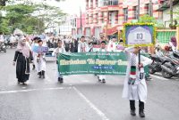 Pj Sekda Kota Sabang Irfani bersama Pj Bunda PAUD Kota Sabang Zikri Hayati menghadiri sekaligus melepas peserta Pawai Tahrib Ramadhan dalam rangka menyambut Bulan Suci Ramadhan di Lapangan Playground Kota Sabang, selasa (25/2).