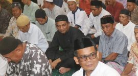 Pj Wali Kota Sabang Andri Nourman bersama Tim Safari Ramadhan Pemerintah Aceh beserta Forkopimda Kota Sabang mengikuti kegiatan Syiar Islam melalui Safari Ramadhan di Mesjid Syuhada Gampong Balohan Sabang, rabu (12/3) malam