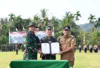 Upacara penutupan TMMD ke-123 dipimpin langsung oleh Kepala Staf Kodam Iskandar Muda Brigjen TNI Ayi Supriatna, S.I.P., M.M yang kemudian dilanjutkan dengan penyerahan bingkisan sembako kepada masyarakat Gampong Jaboi.