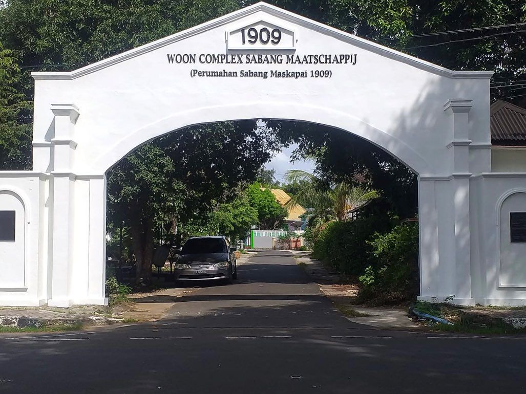 situs peninggalan sejarah dalam rangka pengembangan Wisata Kota Tua di Sabang, salah satunya adalah Gapura Perumahan Sabang Maskapai 1909
