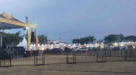 Suasana lokasi Pameran Pembangunan Peringatan HUT ke 26 Kabupaten Bireuen di lapangan RTH Cot Gapu menjelang open ceremony, Selasa (7/10)