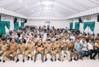 Bupati Bireuen, H Mukhlis ST bersama 200 tim verifikator saat bimbingan teknis di aula Setdakab Lama, Senin (19/1) lalu