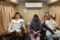 Donor darah digelar DPD ABMA dan GPPM) Bireuen, di halaman Masjid Agung Sultan Jeumpa, Jumat (6/4) malam.