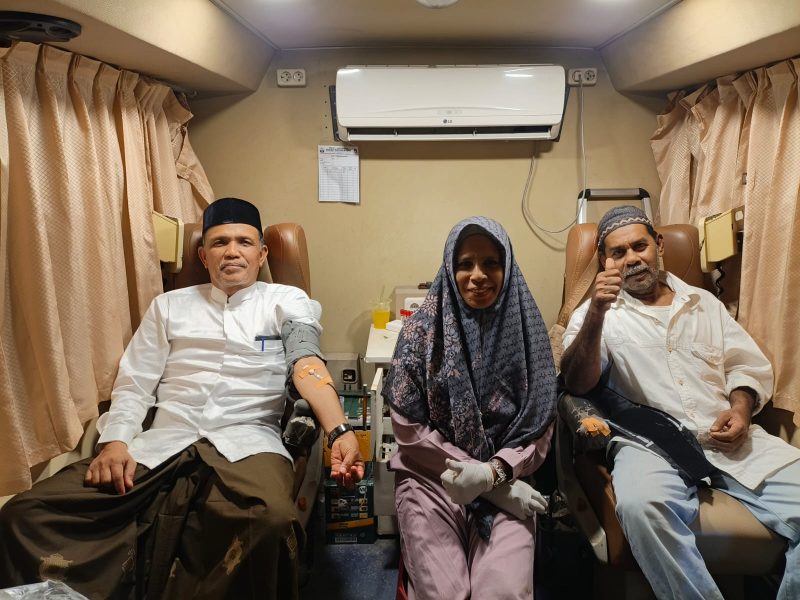 Donor darah digelar DPD ABMA dan GPPM) Bireuen, di halaman Masjid Agung Sultan Jeumpa, Jumat (6/4) malam.