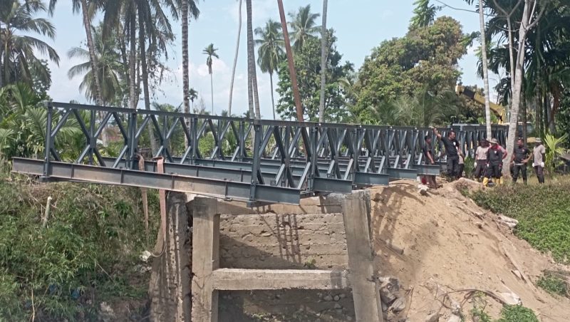 Pembangunan jembatan Bailey di Gampong Meunasah Tambo, Kecamatan Jeunib