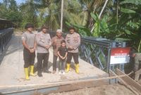 PS Pamin Ponbang Bag Log Rorenminops Korps Brimob, Iptu Akhmad Nuryanto SH MM dilokasi jembatan Baeley Gampong Uteun Bunta, Kecamatan Peusangan, Rabu (4/3)