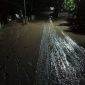 Lumpur menggenangi jalan di kawasan Gampong Alue Udeung, Senin (2/1) dini hari