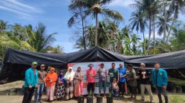 Mahasiswa Umuslim Peusangan, Kabupaten Bireuen menggunakan material tanah sedimen banjir untuk budidaya padi dan hortikultura dalam Polibag di Gampong Cot Ara, Kecamatan Kutablang.