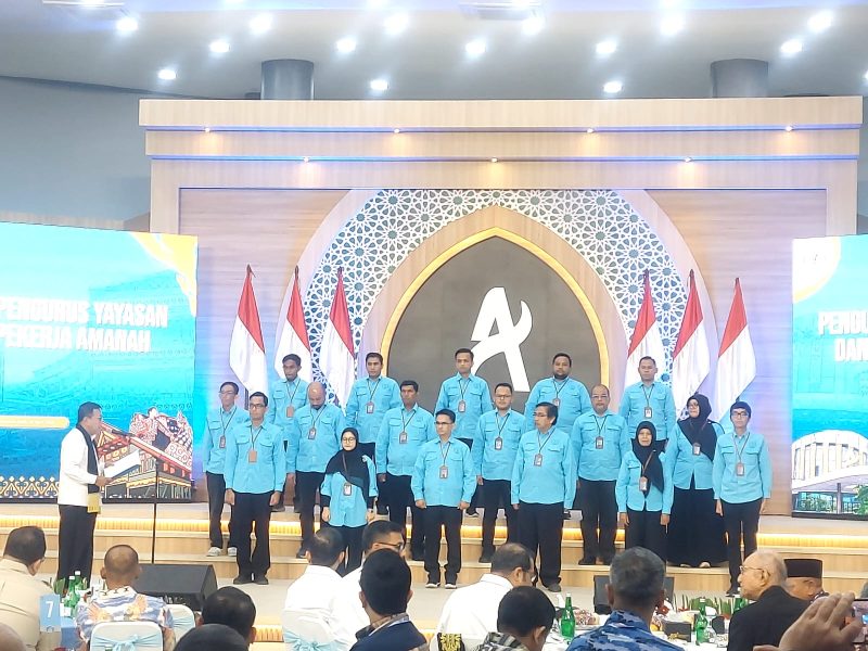 Kepala BIN RI, Jenderal (Purn) Muhammad Hendra melantik pengurus yayasan AMANAH di Ladong, Kamis (23/4)