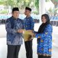 Wali Kota Sabang Zulkifli H Adam Serahkan secara simbolis SK PPPK Paruh Waktu kepada 768 Pegawai di halaman Kantor Wali Kota Sabang