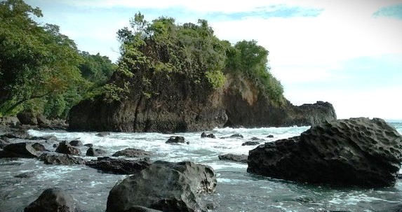 Spot wisata Batu Kapal Iboih
