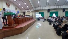 Bupati Kabupaten Bireuen, H Mukhlis membuka sosialisasi penanganan darurat bencana, di aula Setdakab Lama, Rabu (22/4) siang.