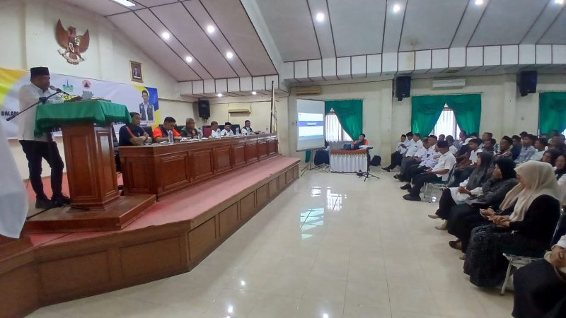 Bupati Kabupaten Bireuen, H Mukhlis membuka sosialisasi penanganan darurat bencana, di aula Setdakab Lama, Rabu (22/4) siang.