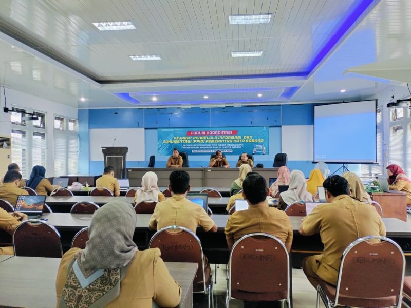 Sejumlah aparatur sipil negara mengikuti Forum Koordinasi Pejabat Pengelola Informasi dan Dokumentasi (PPID) dan Kontributor PPID Pemerintah Kota Sabang di Aula Dinas Komunikasi dan Informatika Kota Sabang. Kegiatan tersebut membahas penguatan pengelolaan informasi publik dan optimalisasi pelayanan keterbukaan informasi kepada masyarakat.