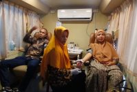 Aparatur Pemerintah Gampong Cot Nga, Kecamatan Peusangan, menggelar donor darah, Kamis (16/4) pagi.