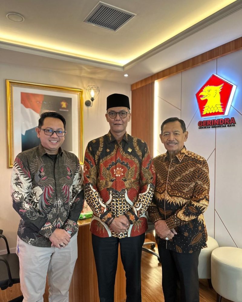Wakil Wali Kota Sabang Drs Suradji Junus didampingi didampingi dengan Kepala Dinas Pariwisata Kota Sabang mengunjungi ke Gedung DPR RI guna bertemu dengan Bapak T. A. Khalid (Anggota DPR RI Komisi IV Fraksi Gerindra) guna membahas Pengembangan wisata dan Ifrastruktur Kota Sabang, Rabu (4/2/26).