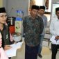 Ketua MPU Kota Sabang, Tgk. Baharuddin, SH mendampingi Tim Auditor LPPOM MPU Aceh saat melakukan audit salah satu usaha rumah makan di Kota Sabang (ist)