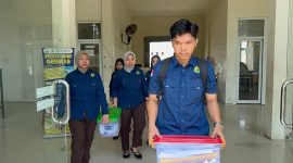 Tim kejaksaan membawa sejumlah dokumen dari Kantor Satpol PP dan WH Bireuen, Selasa (28/4)