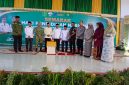 Kakanwil Kemenag Aceh, Drs Azhari MSi, Bupati Bireuen, H Mukhlis, ST dan Forkopimda serta pejabat terkait secara bersama melauching Madrasah Unggul Terintegrasi, Selasa (28/4) pagi