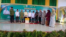 Kakanwil Kemenag Aceh, Drs Azhari MSi, Bupati Bireuen, H Mukhlis, ST dan Forkopimda serta pejabat terkait secara bersama melauching Madrasah Unggul Terintegrasi, Selasa (28/4) pagi