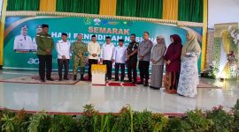Kakanwil Kemenag Aceh, Drs Azhari MSi, Bupati Bireuen, H Mukhlis, ST dan Forkopimda serta pejabat terkait secara bersama melauching Madrasah Unggul Terintegrasi, Selasa (28/4) pagi