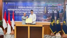 Rektor UIA Peusangan, Dr Nazaruddin MA, menandatangani MoA di bidang hukum, penelitian, pengabdian kepada masyarakat dengan Kantor Wilayah Kementerian Hukum (Kemenkum) Aceh, di Lhokseumawe, Selasa (28/4).