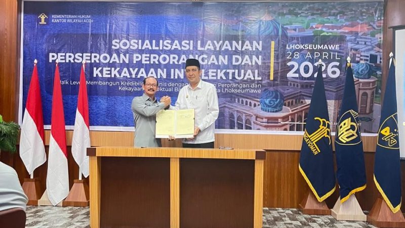 Rektor UIA Peusangan, Dr Nazaruddin MA, menandatangani MoA di bidang hukum, penelitian, pengabdian kepada masyarakat dengan Kantor Wilayah Kementerian Hukum (Kemenkum) Aceh, di Lhokseumawe, Selasa (28/4).