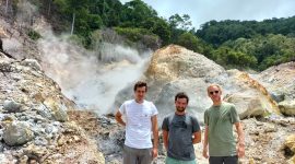 Wisatawan mancanegara mengunjungi kawah Gunung Jaboi Sabang