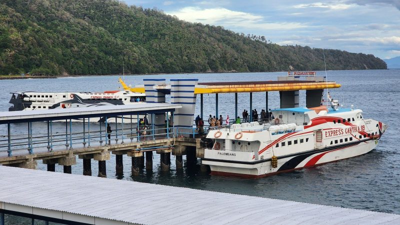 Kapal cepat Express Bahari yang dioperasikan PT Pelayaran Sakti Inti Makmur saat berada di Pelabuhan Balohan Sabang