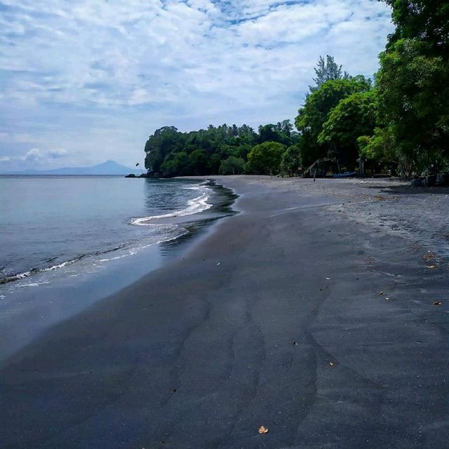 Pantai Anoi Itam Sabang di Kecamatan Sukajaya